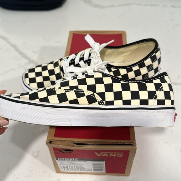 Vans “authentic” golden coast black/White Chckers - Picture 2 of 5